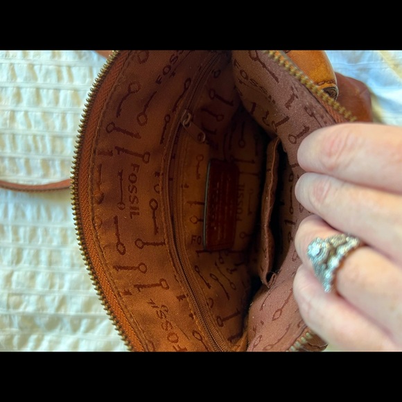 Older fossil cross body purse - Picture 3 of 10